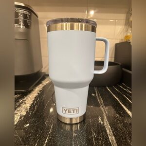 YETI Big Sky Blue 32 Ounce Rambler